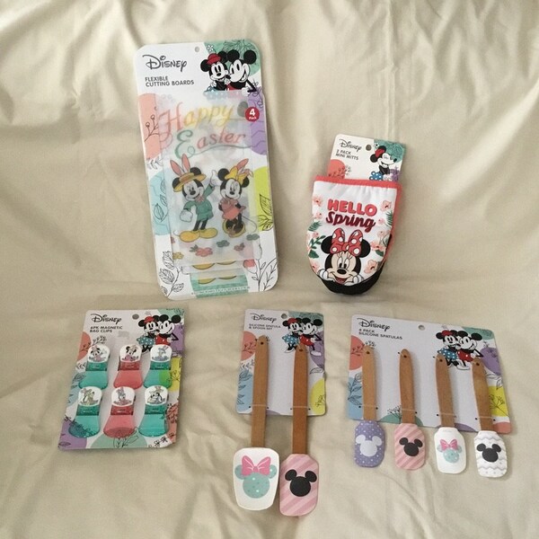 Disney Mickey & Minnie Hello Spring Cooking Kitchen Gadgets Collection (Mitts, Spatula, Clips, Cut-board, Spoon-spatula)-New)