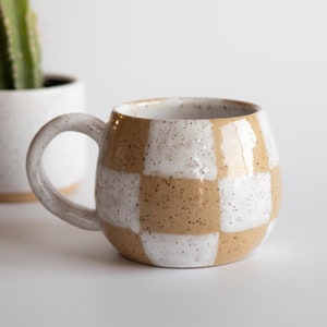 Keramik Kaffeetasse Trendiges Geschenk für Freund 16 Unzen Tasse Handgemachte Keramik Geometrische Karierte Becher Einweihungsparty Geschenk Küche Dekor | AUF BESTELLUNG