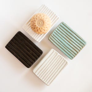 Saboneteira de cerâmica feita à mão, presente ideal para ela, decoração de banheiro, porta-sabonete em grés, acessórios de cozinha e banheiro, bandeja de grés.