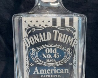 Zestaw karafek do whisky Donald Trump Old 45&47 z 2 szklankami.