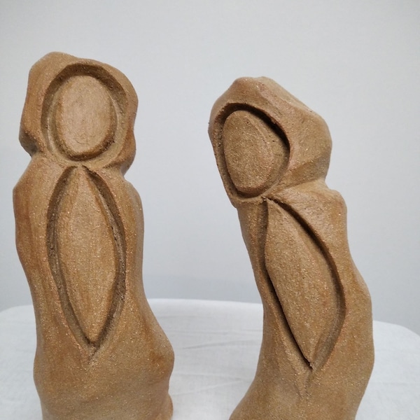 Sculpture céramique personnages - figurines en grès - artisanat d'art France - pièces uniques - décoration intérieure