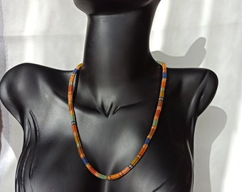 Collier miyuki tissé à la main, collier de perles multicolores, mise en scène minimale, collier bohème chic