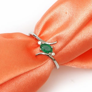 Natural Emerald Ring-925 Sterling Silver Ring-7x5mm Oval Cut Emerald Ring-Statement Ring-May Birthstone Ring-Anniversary Gift for Her