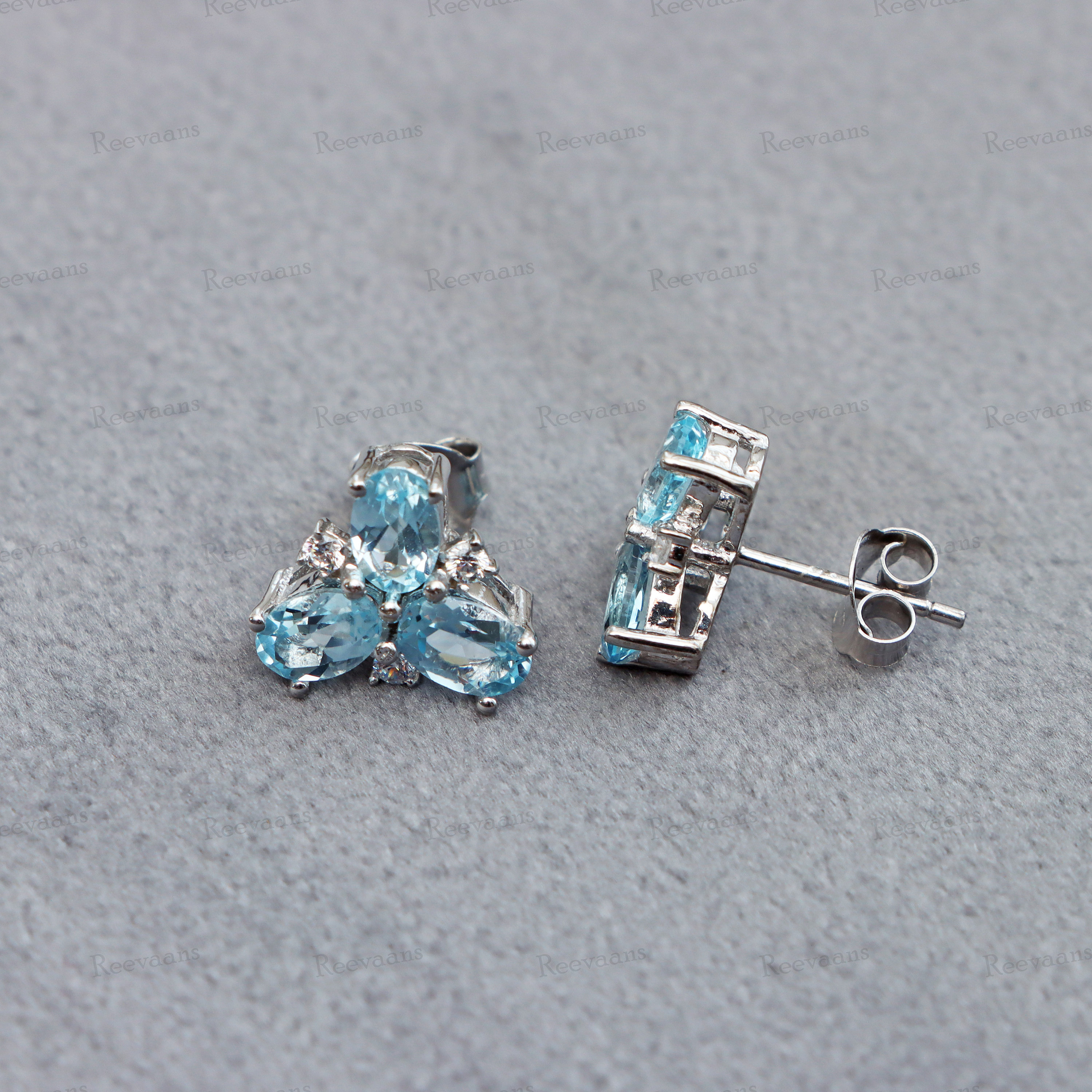 Orecchini ovali in argento sterling (925) con chiusura a leva e topazio blu - Italia Orecchini ovali in argento sterling (925) con chiusura a leva e topazio blu - Italia