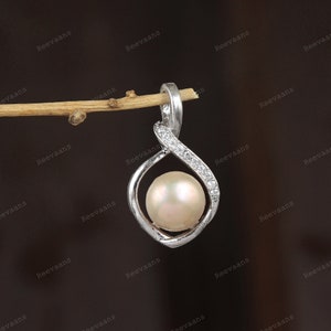 Pink Pearl Pendant: 925 Sterling Silver, Round Gemstone