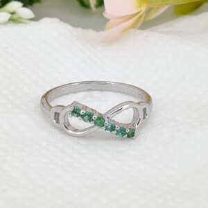 925 Sterling Silver Emerald Ring, Round Gemstone Dainty Infinity Band , May Birthstone Jewelry
