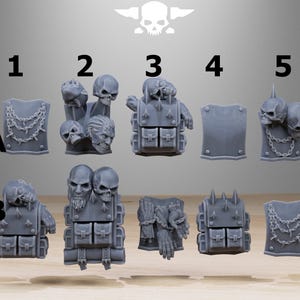 Puede incluir: Una colección de figuras en miniatura grises, que incluyen calaveras, armaduras y manos, con el texto "STATIONFORGE" en la parte superior. Las figuras están numeradas y etiquetadas con letras, mostrando varios diseños y detalles.