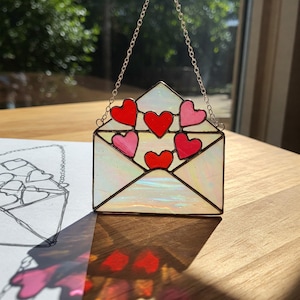 Liebesbrief Glasmalerei, Umschlag mit Herzen Glasmalerei Suncatcher, Romantisches Geschenk Glasmuster, Festliches Muster PDF