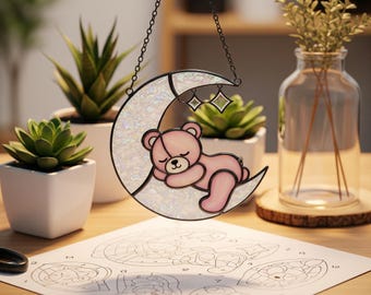 Bär und Halbmond Glasmalerei-Muster: DIY Suncatcher (PDF Download A3 Format)