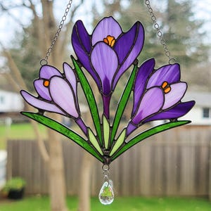 Crocus Flower Stained Glass Ornament, Mother&#39;s Day Gift Tulip Suncatcher Decor, Wildflower Bouquet Colorful Glass Flower Garden Handmade