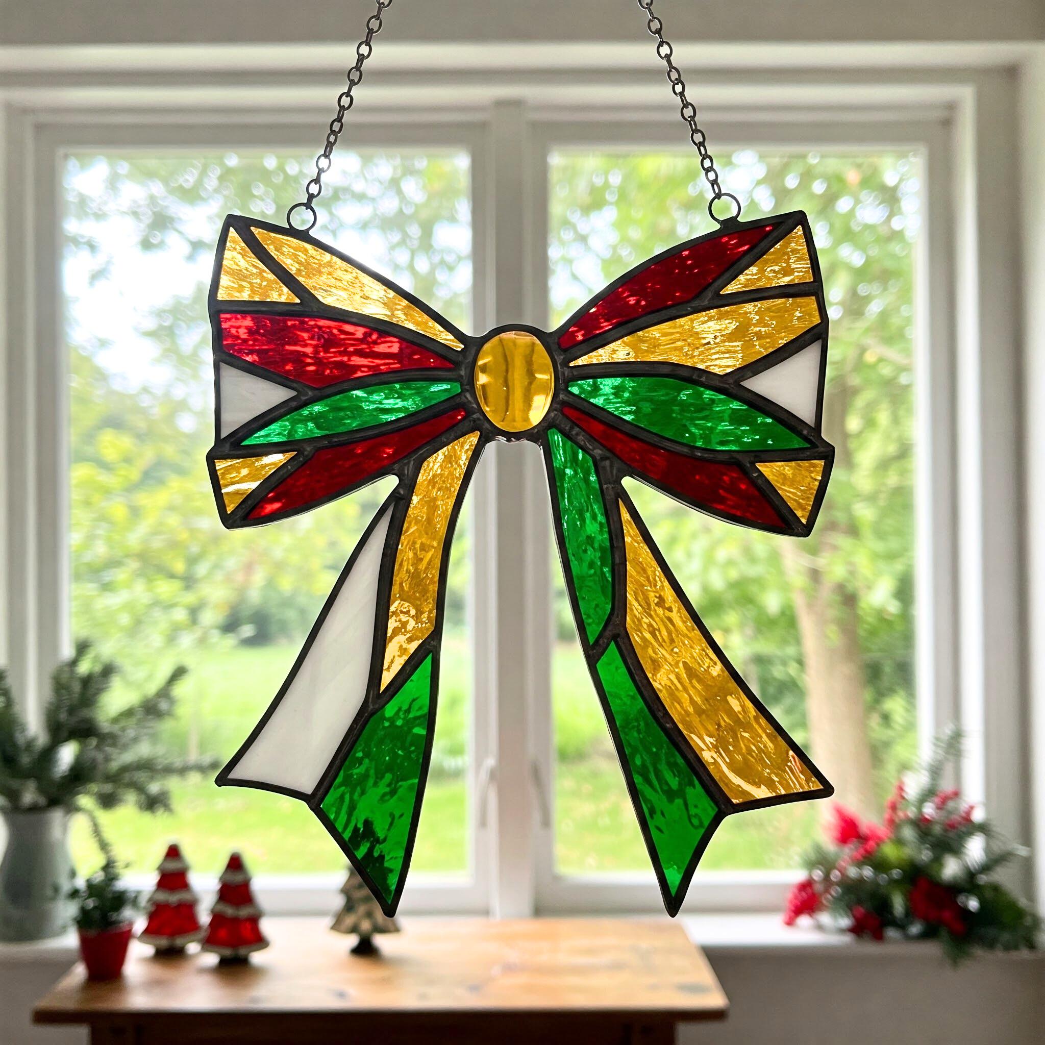 赤と緑と金のリボンのステンドグラス模様、カラフルなリボンのステンド