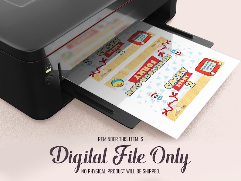 K&ouml;nnte beinhalten: Ein schwarzer Drucker druckt ein Blatt mit bunten Cartoon-Grafiken. Das Blatt enth&auml;lt den Text "CASEY STORY 2" und "MAKE YOUR OWN FORKY". Das Bild enth&auml;lt auch den Text "REMINDER THIS ITEM IS Digital File Only NO PHYSICAL PRODUCT WILL BE SHIPPED."