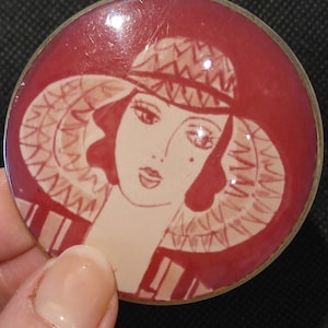 Brooch. Vintage .woman with hat style Léa Stein