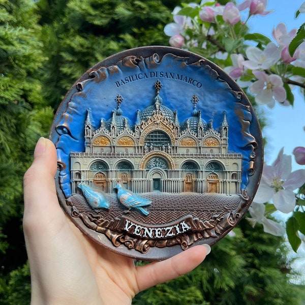 Italy Plate St. Mark's in Venice / Hand painted hanging 3D poly ceramic 15 cm decorative souvenir wall plate