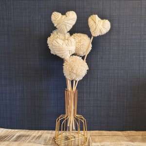 Pom Pom Flower Bouquet, Yarn Heart, Floral Arrangement, Mother&#39;s Day Gift, Artificial Flowers, Home Decor, Farmhouse, Flower Decor, Custom