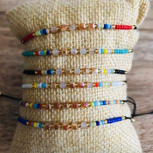 Beaded bracelet on adjustable black macrame thread, sold individually, light bracelet, minimalist bracelet, mixed bracelet, costume jewelry