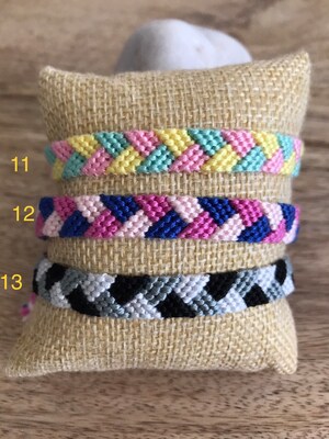 Bracelets D’amitié Tissés – Lot De 12 – Multicolores – Pour Femme, Homme, Enfant – Symbolique Arc-en-ciel
