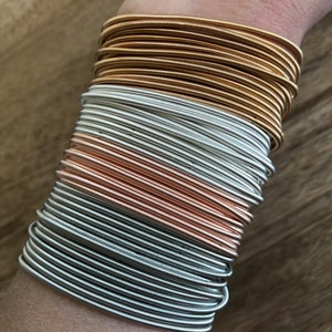 Elastic bracelets, springs, set of 10 - different colors, minimalist, lightweight, simple, colorful - 5.8 cm in diameter - to combine
