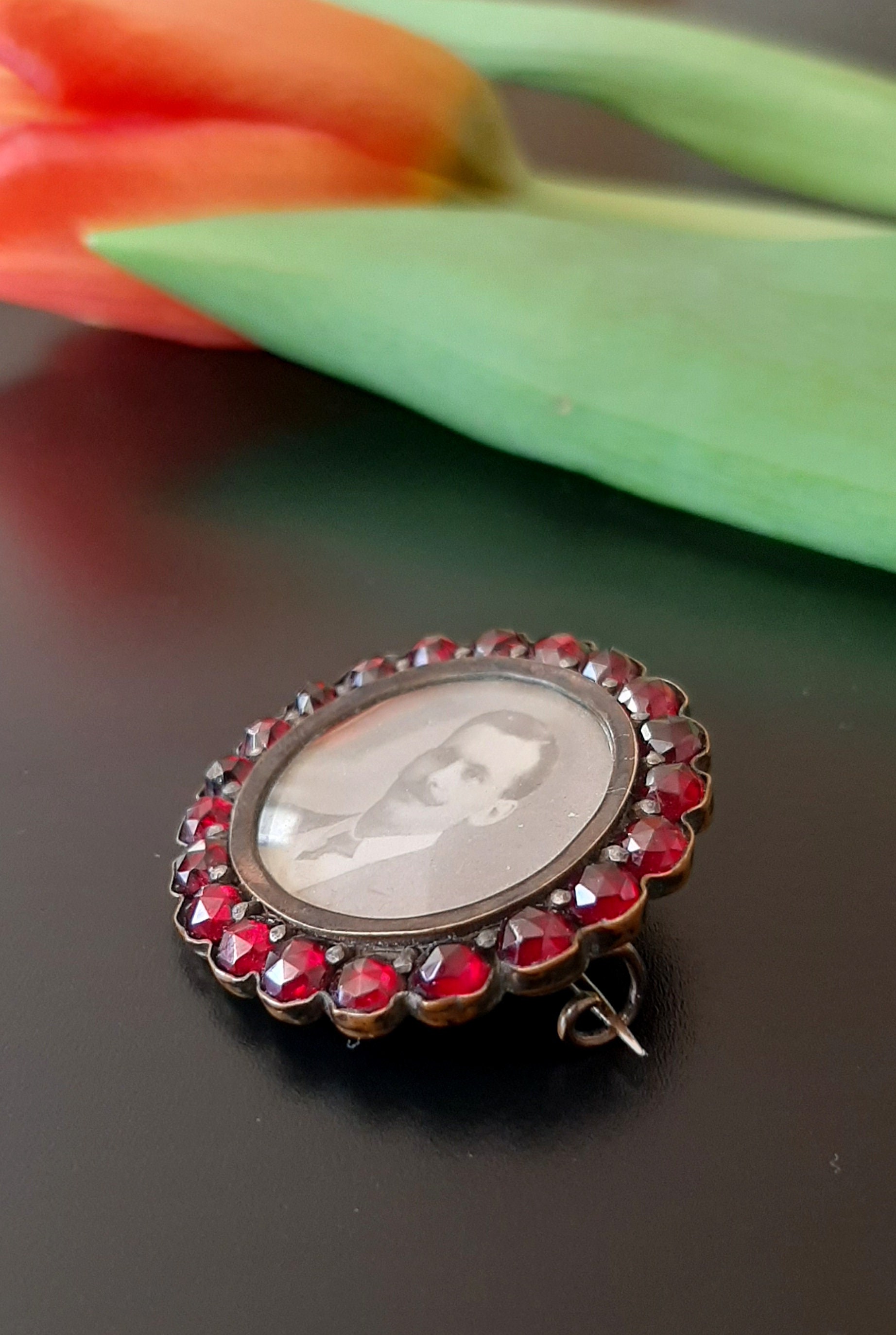 Broche Ancienne avec Pierre | Le Royaume des Princesses