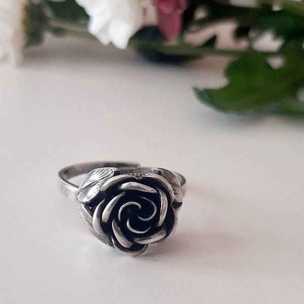 Stunning antique ring, Rose, Germany, Pforzheim, Theodor Klotz, TEKA, 1950s.