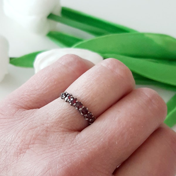 Beautiful antique ring with Bohemian Garnets, Silver 835, Czechoslovakia