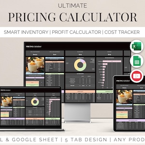 Könnte beinhalten: Digitale Produktpräsentation mit einem Preisrechner auf einem Laptop, Desktop-Monitor, Tablet und Smartphone. Der Rechner umfasst intelligente Inventar-, Gewinn- und Kostenverfolgung. Der Text lautet "ULTIMATE PRICING CALCULATOR".