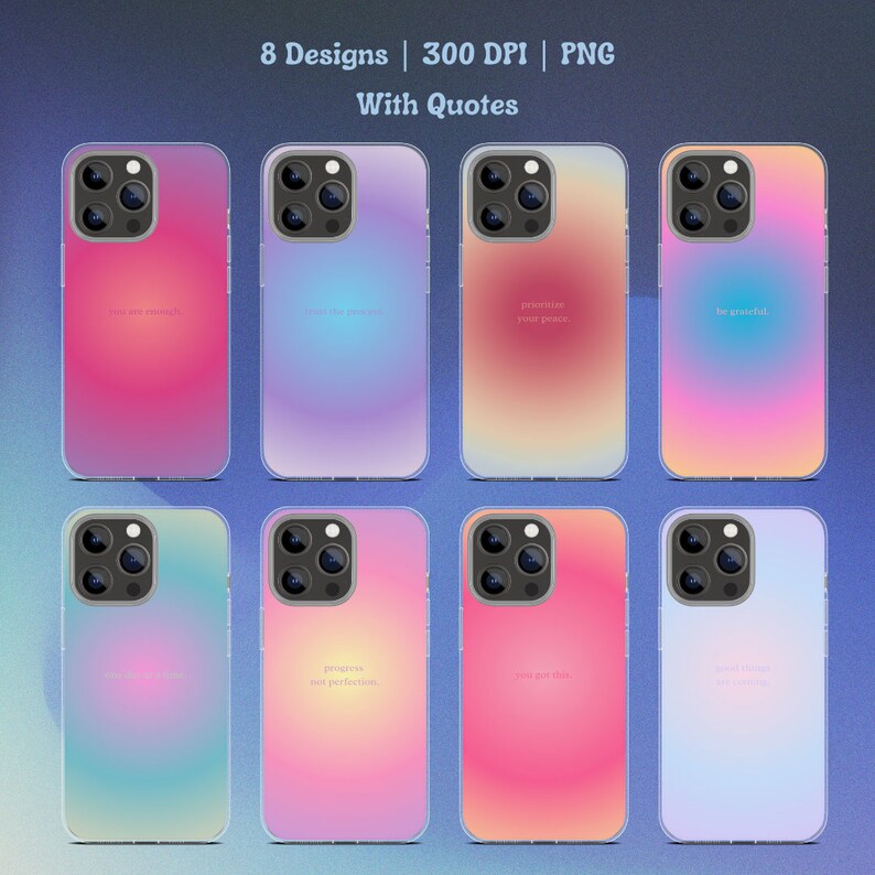 Pu&ograve; includere: Otto diversi design di cover per telefono con citazioni ispiratrici. Ogni cover presenta uno sfondo sfumato in tonalit&agrave; di rosa, blu e viola. Le citazioni includono "You are enough", "Embrace the peace", "Prioritize your peace", "Be grateful", "Progress not perfection", "You got this", "Good things are coming", e "You are enough".