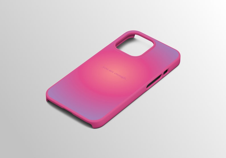 Pu&ograve; includere: Una custodia per telefono rosa con un design sfumato e il testo "you are enough".