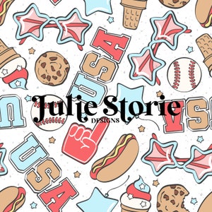 Könnte beinhalten: Ein weißer Hintergrund mit einer Vielzahl von rot-weiß-blauen Illustrationen. Die Illustrationen umfassen Sterne, Eiswaffeln, Baseballs, Hotdogs, Sonnenbrillen und die Worte "USA" und "Julie Storie Designs".