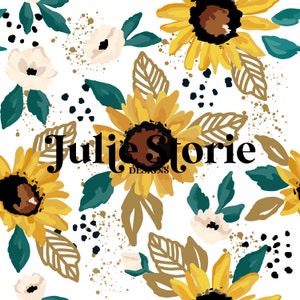 Peut inclure: Un motif sans couture composé de tournesols, de fleurs blanches et de feuilles sur un fond blanc. Le motif est accentué par des éclaboussures dorées et noires. Le texte "Julie Storie Designs" est au centre du motif.