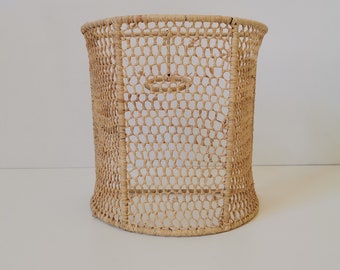Wall lamp in raffia lampshade luminaire