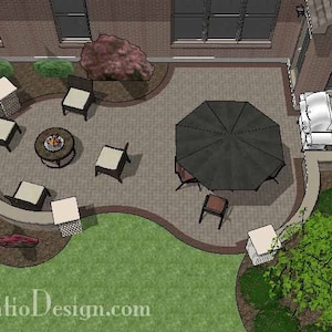 Könnte beinhalten: Ein Hinterhof-Terrassen-Design mit einer geschwungenen Steinmauer, einer Feuerstelle und einem schwarzen Sonnenschirm. Unter dem Sonnenschirm befinden sich Stühle und ein Tisch. Die Terrasse ist von grünem Gras und Bäumen umgeben.
