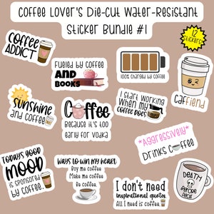 Puede incluir: Un conjunto de 12 pegatinas troqueladas con temática de café. Las pegatinas presentan varias ilustraciones y textos, que incluyen "Coffee Addict", "Fueled by Coffee and Books", "Sunshine and Coffee", "Coffee because it's too early for vodka", "Today's good mood is sponsored by coffee", "Ways to win my heart: Buy me coffee, Make me coffee, Be coffee", "100% charged by coffee", "I start working when my coffee does", "Caffiend", "*Aggressively* Drinks Coffee", "I don't need inspirational quotes. All I need is coffee", and "Death before decaf".