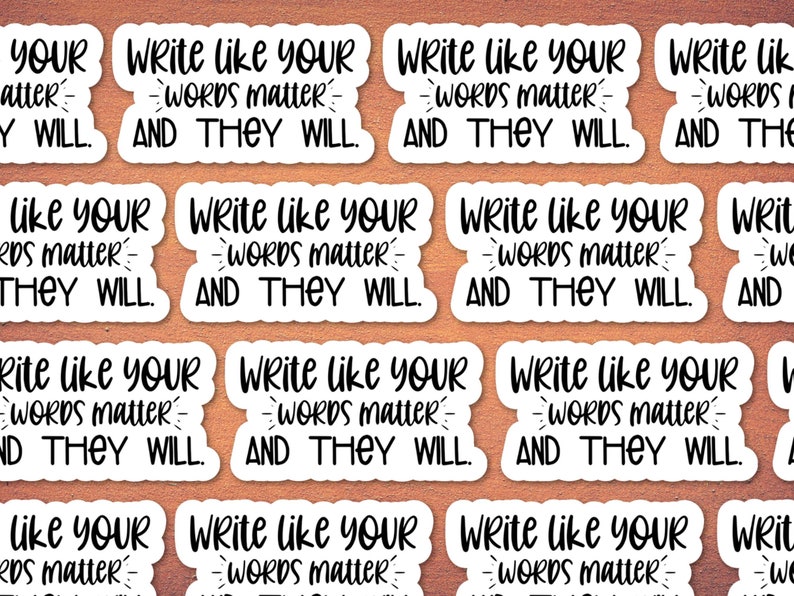 K&ouml;nnte beinhalten: Ein Satz von 10 wei&szlig;en Aufklebern mit schwarzem Text, der "Write like your words matter and they will." lautet. Die Aufkleber sind rechteckig und haben abgerundete Ecken.
