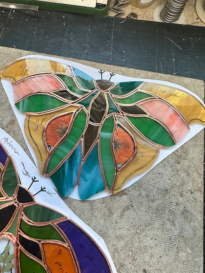 Stained Glass Butterfly with Pressed & Dried Flowers zdjęcie 9