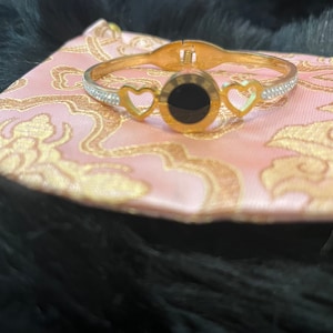 Trendy, luxury, Stunning Bangle