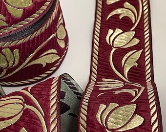 Galon médiéval bordeau et doré or bordure théâtrale bordeau et doré brodé jacquard galon médiéval motif tulipe 50 mm ruban tissé jacquard