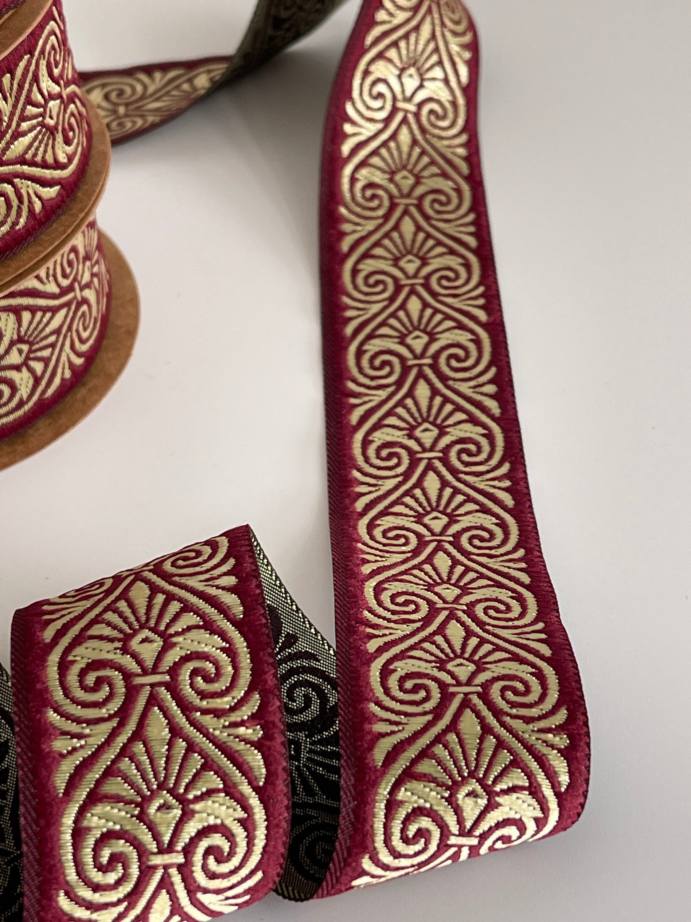 Medieval Braid 35 Mm Oriental Heart Embroidered Jacquard Ribbon ...