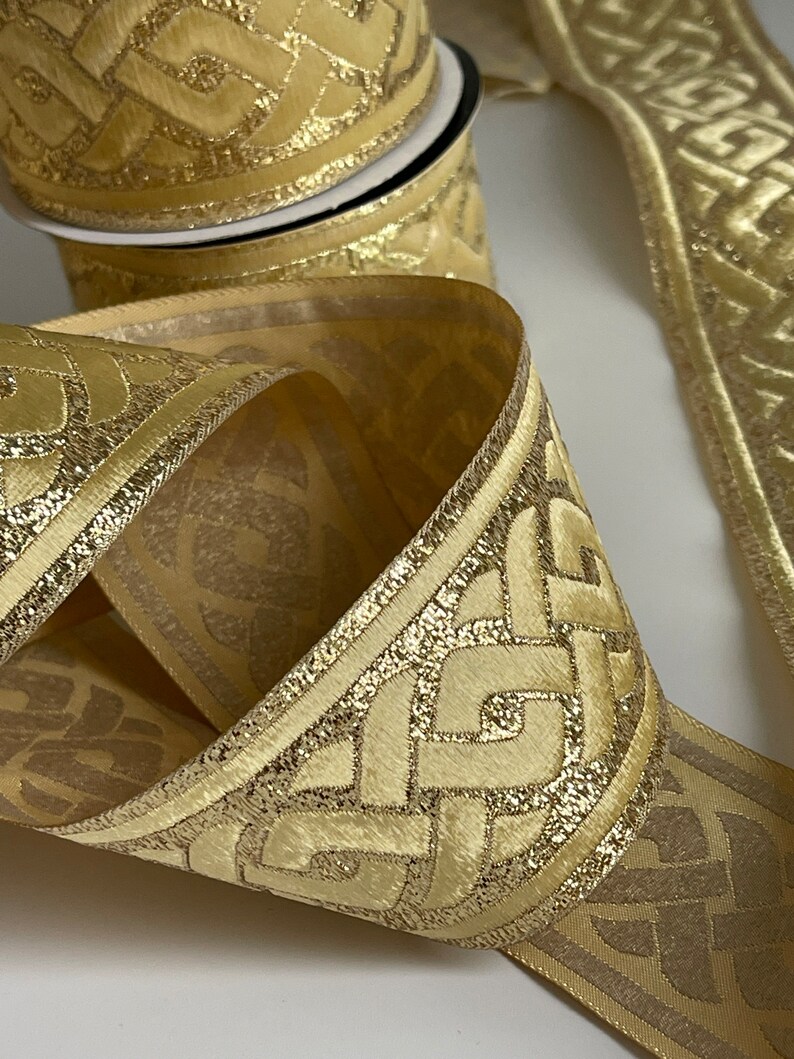 Gouden middeleeuwse vlecht Keltisch vlechtpatroon Keltisch lint 50 mm gouden middeleeuwse rand 50 mm ambachtelijke rand gevlochten jacquard geborduurd lint afbeelding 5