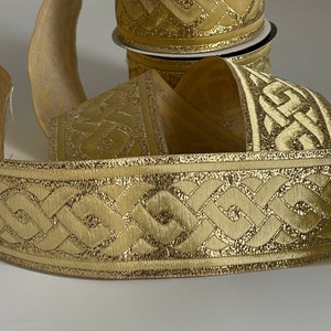 Gouden middeleeuwse vlecht Keltisch vlechtpatroon Keltisch lint 50 mm gouden middeleeuwse rand 50 mm ambachtelijke rand gevlochten jacquard geborduurd lint afbeelding 3