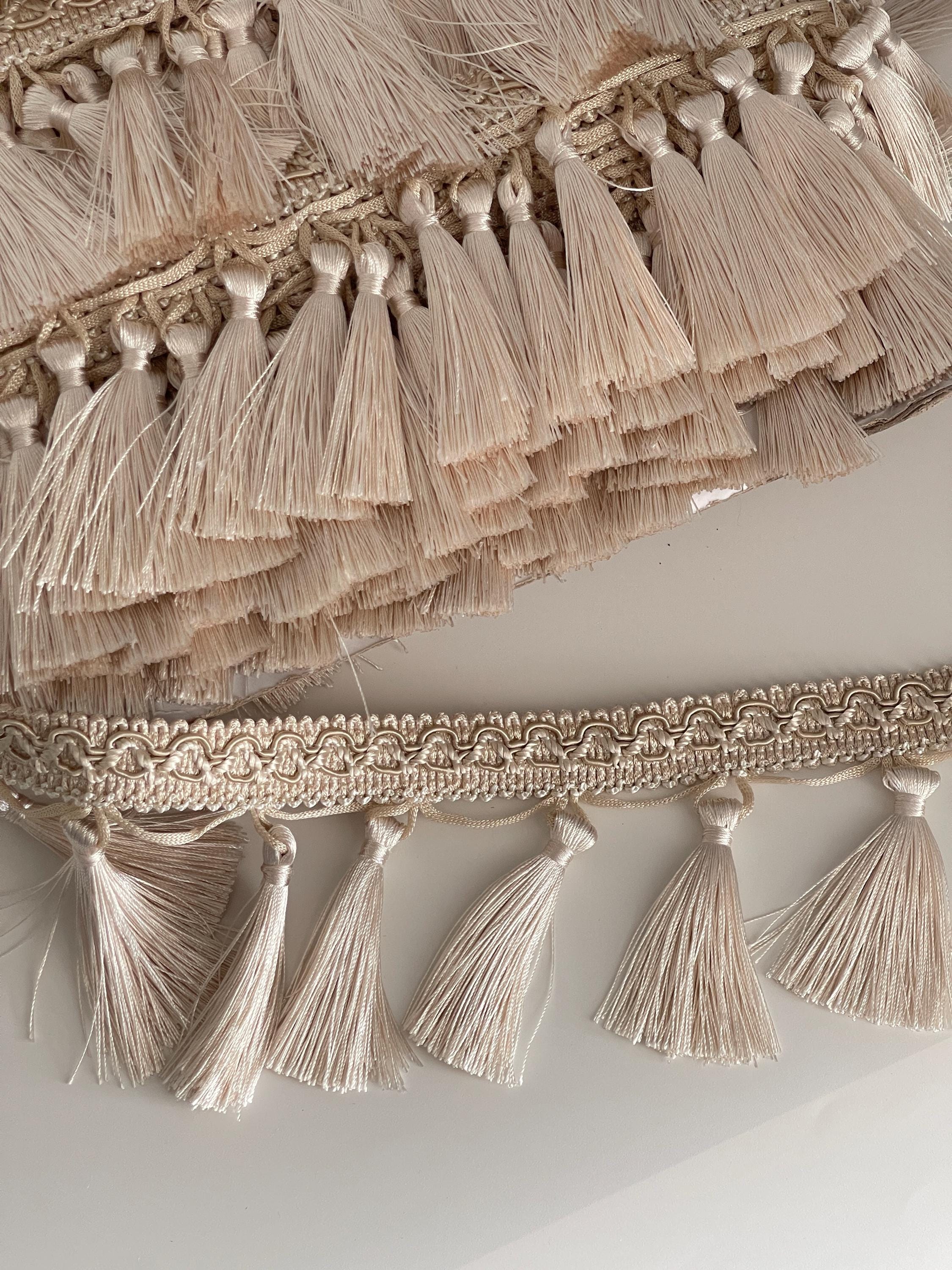 Personnalisez vos rideaux avec des pompons