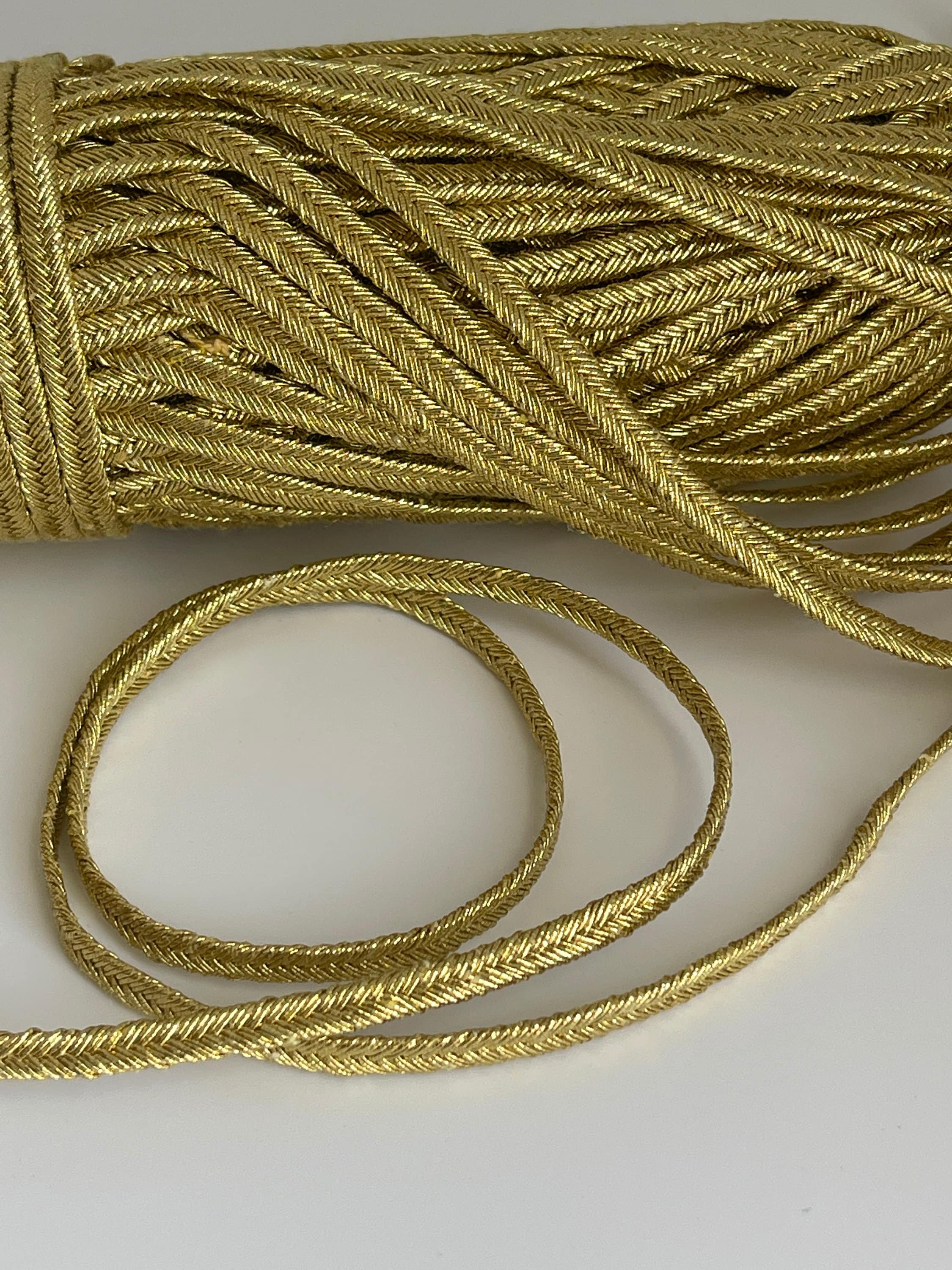 Dentelle Ancienne Couleur Ficelle Et Bouton D'or - Pièce Vintage Pour Création
