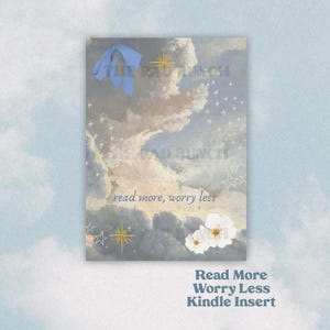 Puede incluir: Una ilustración digital de un cielo nublado con estrellas y una cinta azul. El texto "read more, worry less" está escrito en las nubes. El texto "Read More Worry Less Kindle Insert" está escrito debajo de la imagen.