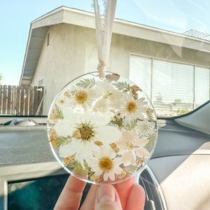 Pressed Flower Car Charm | Car Charm | Boho Style | Trendy Car Hanging | Bachelorette Gift | Perfect Gift | Car Accessory | Resin Art