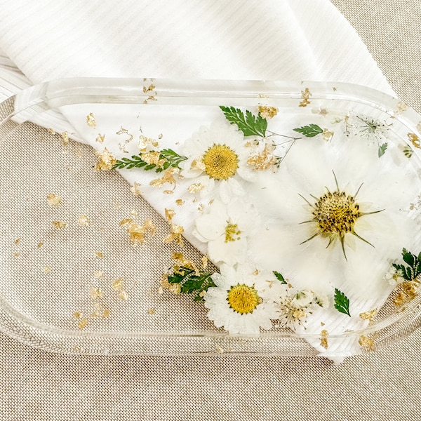 Pressed Flower Jewelry Tray| Boho Style | Trendy | Housewarming Gift | Wedding Gift | Bridesmaids Gift | Floral Tray | House Decor