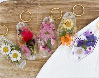 Pressed Flower Retro Motel Keychain | Custom Keychain | Pressed Flower Keychain