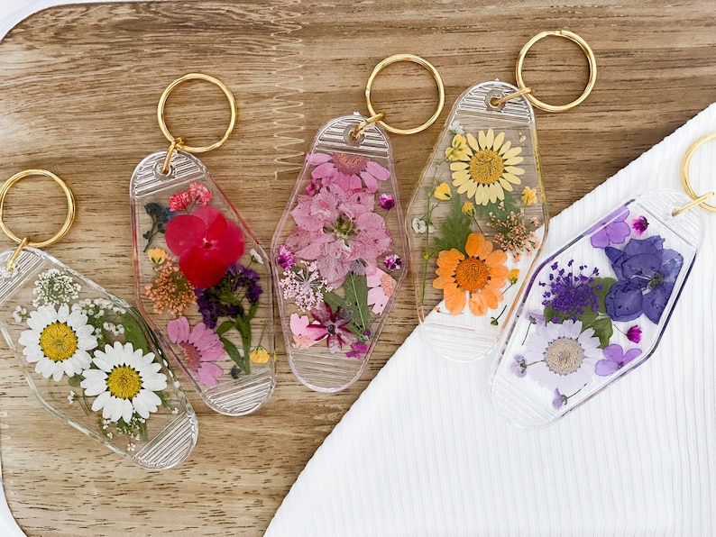 Pressed Flower Retro Motel Keychain Custom Keychain Etsy
