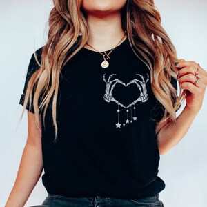 Skeleton Shirt, Heart Shirt, Skeleton Hand Shirt,Skeleton Hand,Graphic Shirt,Skeleton Heart Shirt,Funny Halloween Tee,Womens Fall Shirt