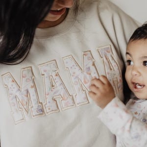 MAMA Keepsake-sweater met babykleding aandenken idee aangepaste Moederdag cadeau gepersonaliseerd cadeau-idee voor oma baby outfit moeder cadeau