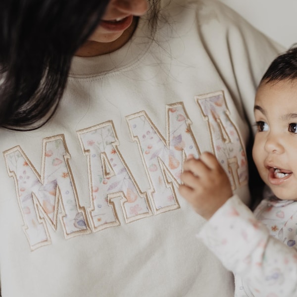 Sweat souvenir MAMA avec vêtements pour bébé Idée souvenir Cadeau personnalisé pour la fête des mères Idée cadeau personnalisée pour grand-mère Tenue de bébé Cadeau maman